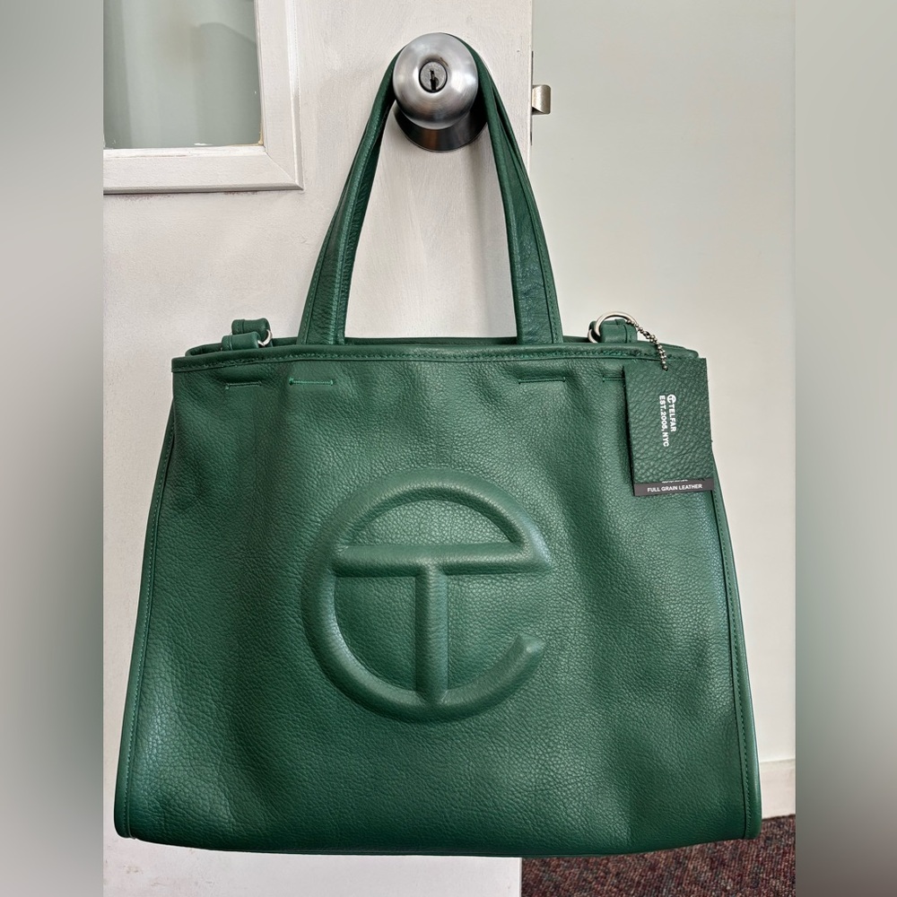 ⭐️Telfar Leather Medium Carry Bag - Forest⭐️
CUSTOMIZED!